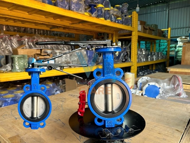 Van bướm tay gạt